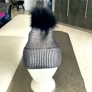 Jocelyn Silver and Black REAL FOX FUR Pom-pom Hat bl1xxlsilverfox_ku4_1.jpg main image 2
